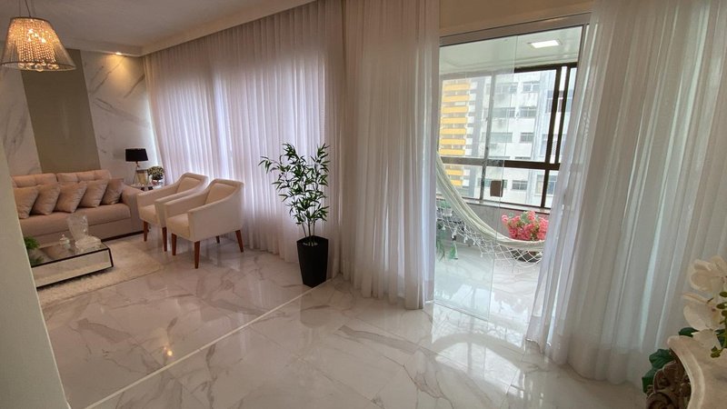 APARTAMENTO NASCENTE 4 QUARTOS SUÍTE VARANDA DEPENDÊNCIA 2 GARAGENS À VENDA NA BARRA! Rua Florianópolis Salvador - 