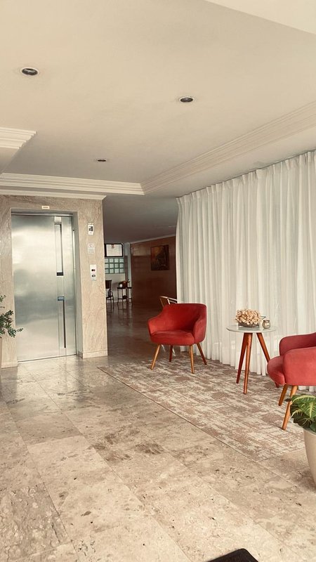 APARTAMENTO NASCENTE 4 QUARTOS SUÍTE VARANDA DEPENDÊNCIA 2 GARAGENS À VENDA NA BARRA! Rua Florianópolis Salvador - 