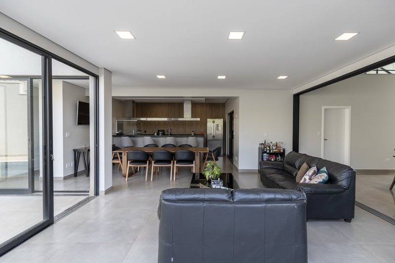 Casa à Venda Condomínio Alphaville III - Ribeirão Preto/SP Rua Luiz Zaccaro Netto Ribeirão Preto - 