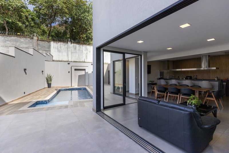 Casa à Venda Condomínio Alphaville III - Ribeirão Preto/SP Rua Luiz Zaccaro Netto Ribeirão Preto - 