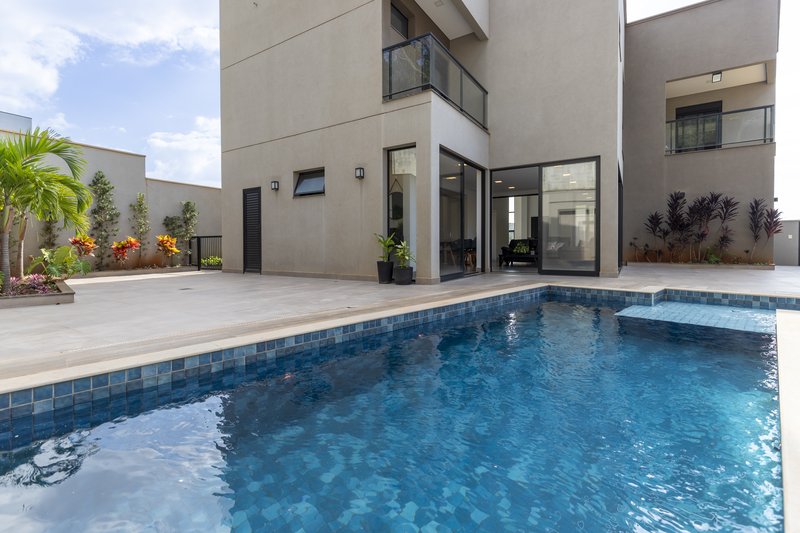 Casa à Venda Condomínio Alphaville III - Ribeirão Preto/SP Rua Luiz Zaccaro Netto Ribeirão Preto - 