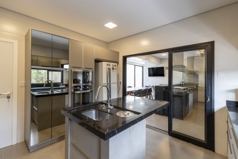 Casa à Venda Condomínio Alphaville III - Ribeirão Preto/SP Rua Luiz Zaccaro Netto Ribeirão Preto - 