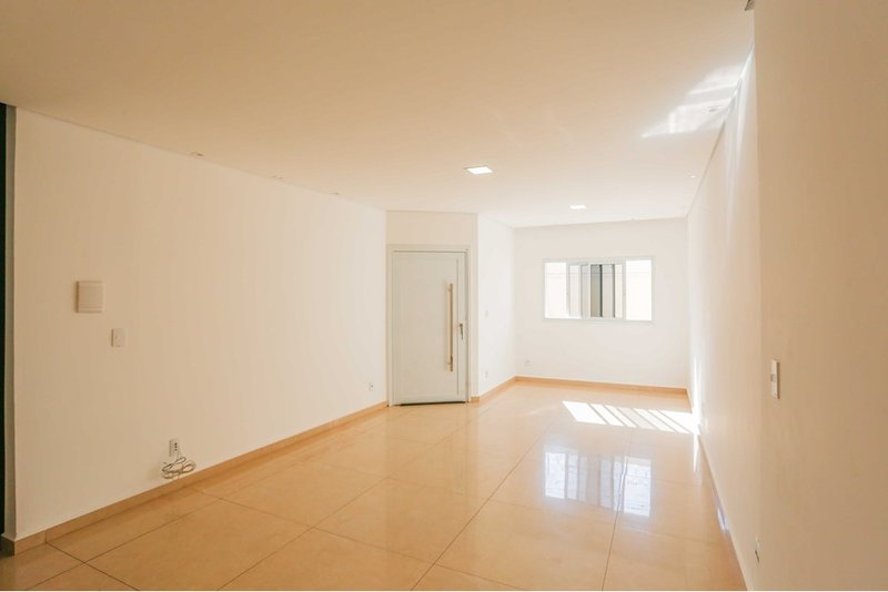 Casa à VENDA - R$ 355k-Jardim Piazza Di Roma II - 2 quartos, quintal-edícula - Sorocaba/SP Rua Elisabeth Saydel Fogaça Sorocaba - 