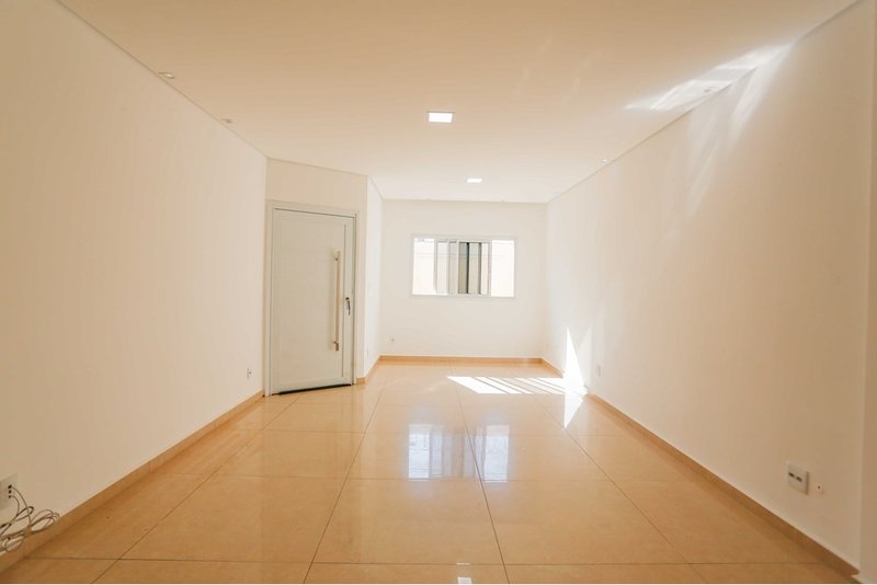 Casa à VENDA - R$ 355k-Jardim Piazza Di Roma II - 2 quartos, quintal-edícula - Sorocaba/SP Rua Elisabeth Saydel Fogaça Sorocaba - 