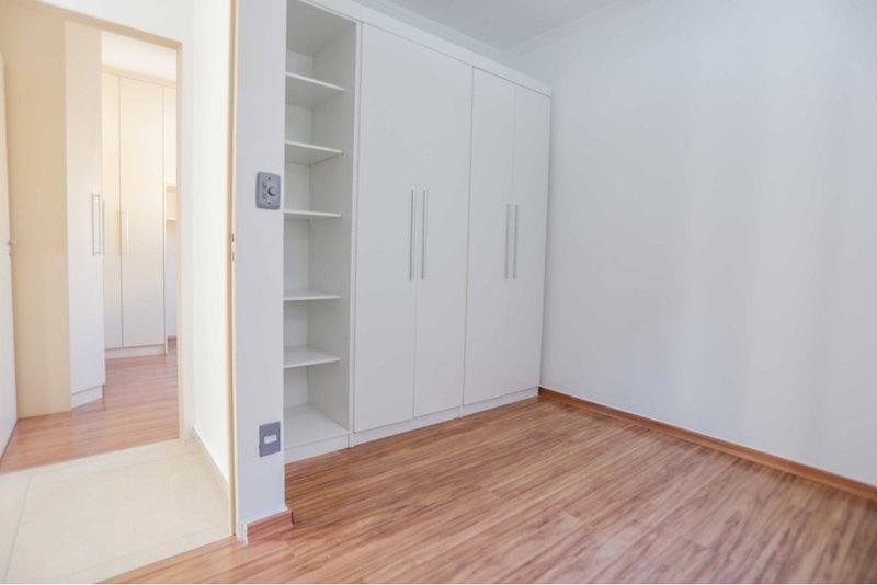 Casa à VENDA - R$ 355k-Jardim Piazza Di Roma II - 2 quartos, quintal-edícula - Sorocaba/SP Rua Elisabeth Saydel Fogaça Sorocaba - 