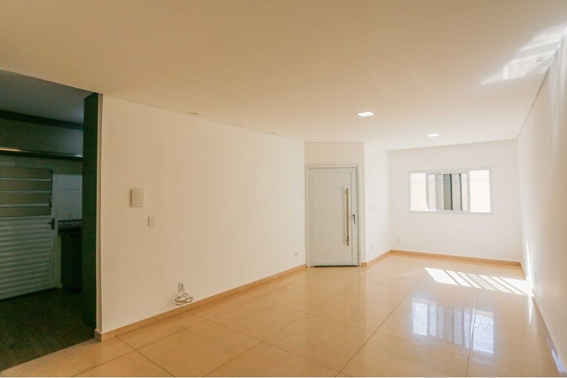 Casa à VENDA - R$ 355k-Jardim Piazza Di Roma II - 2 quartos, quintal-edícula - Sorocaba/SP Rua Elisabeth Saydel Fogaça Sorocaba - 