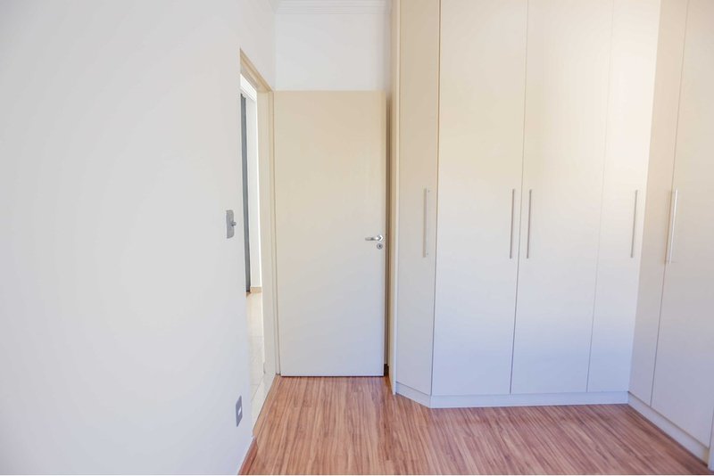 Casa à VENDA - R$ 355k-Jardim Piazza Di Roma II - 2 quartos, quintal-edícula - Sorocaba/SP Rua Elisabeth Saydel Fogaça Sorocaba - 