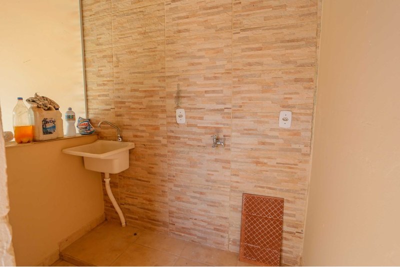 Casa à VENDA - R$ 355k-Jardim Piazza Di Roma II - 2 quartos, quintal-edícula - Sorocaba/SP Rua Elisabeth Saydel Fogaça Sorocaba - 