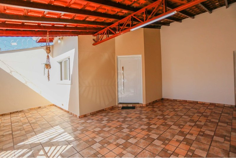 Casa à VENDA - R$ 355k-Jardim Piazza Di Roma II - 2 quartos, quintal-edícula - Sorocaba/SP Rua Elisabeth Saydel Fogaça Sorocaba - 