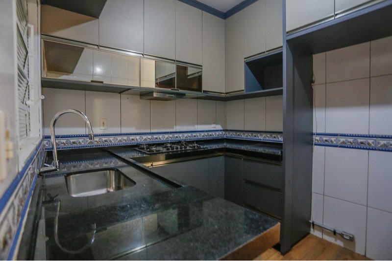 Casa à VENDA - R$ 355k-Jardim Piazza Di Roma II - 2 quartos, quintal-edícula - Sorocaba/SP Rua Elisabeth Saydel Fogaça Sorocaba - 