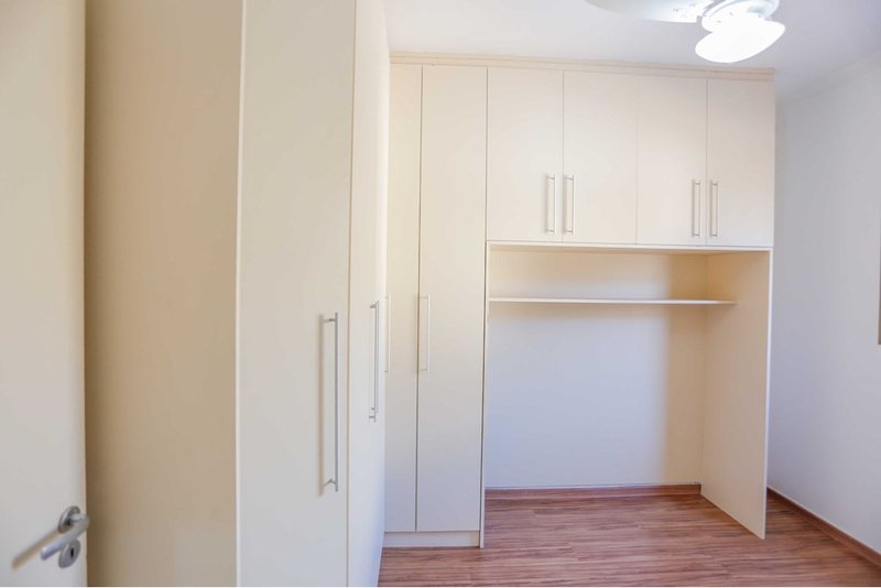 Casa à VENDA - R$ 355k-Jardim Piazza Di Roma II - 2 quartos, quintal-edícula - Sorocaba/SP Rua Elisabeth Saydel Fogaça Sorocaba - 