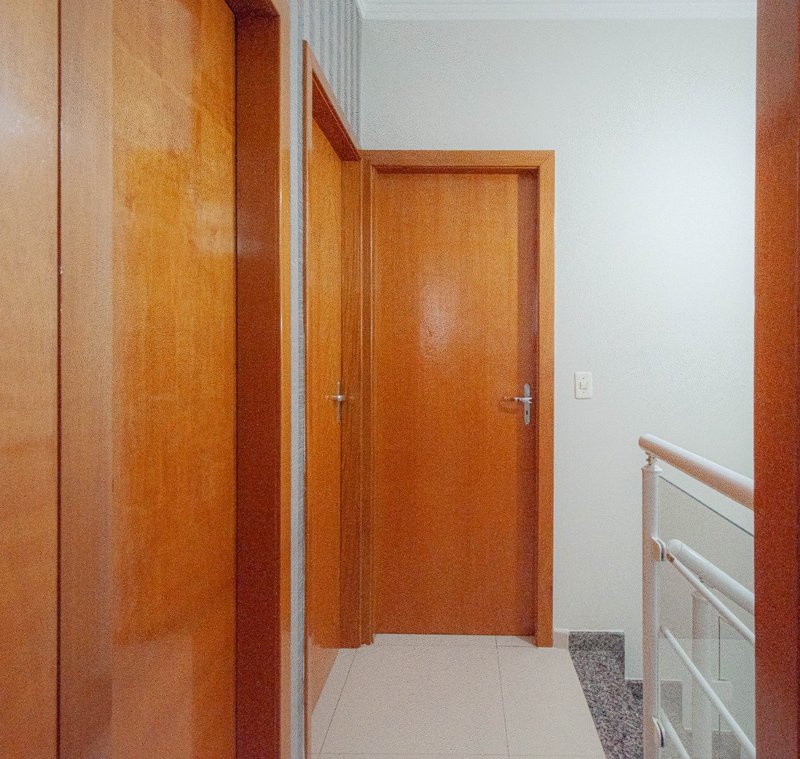 Casa em Condomínio no Chora Menino 145m² 3 dorm 1 suíte 3 vagas Rua Nova dos Portugueses São Paulo - 