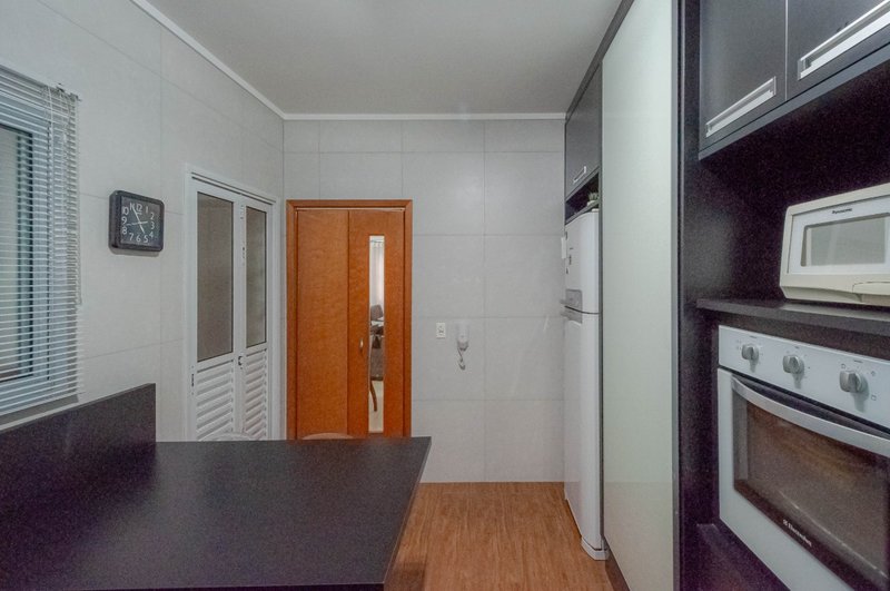 Casa em Condomínio no Chora Menino 145m² 3 dorm 1 suíte 3 vagas Rua Nova dos Portugueses São Paulo - 