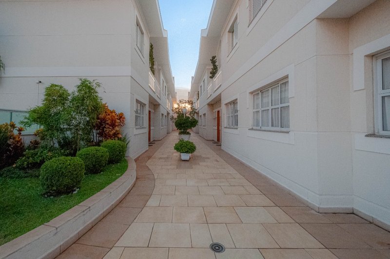 Casa em Condomínio no Chora Menino 145m² 3 dorm 1 suíte 3 vagas Rua Nova dos Portugueses São Paulo - 