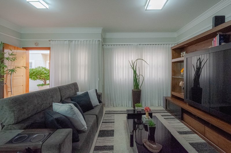 Casa em Condomínio no Chora Menino 145m² 3 dorm 1 suíte 3 vagas Rua Nova dos Portugueses São Paulo - 