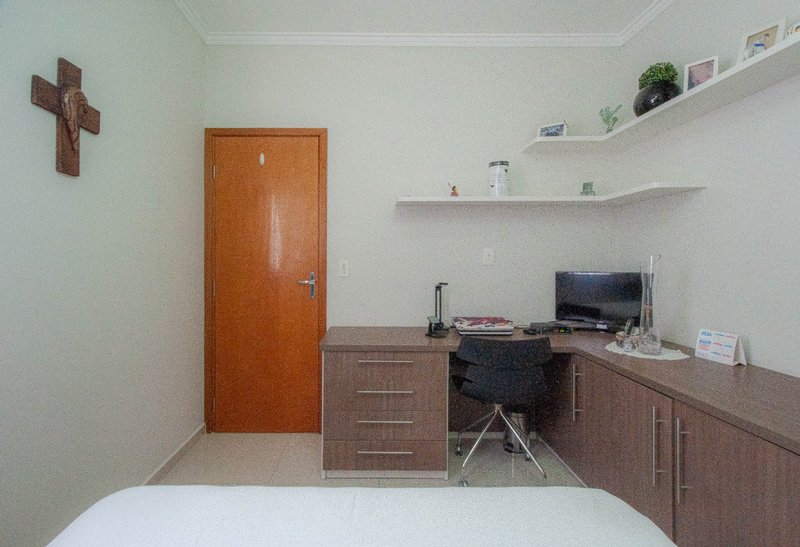 Casa em Condomínio no Chora Menino 145m² 3 dorm 1 suíte 3 vagas Rua Nova dos Portugueses São Paulo - 