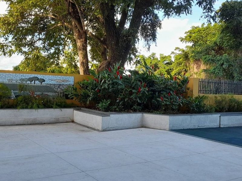 APARTAMENTO NASCENTE 3 QUARTOS SUÍTE DEPENDÊNCIA GARAGEM ELEVADOR À VENDA EM BROTAS Rua Comendador Pereira da Silva Salvador - 