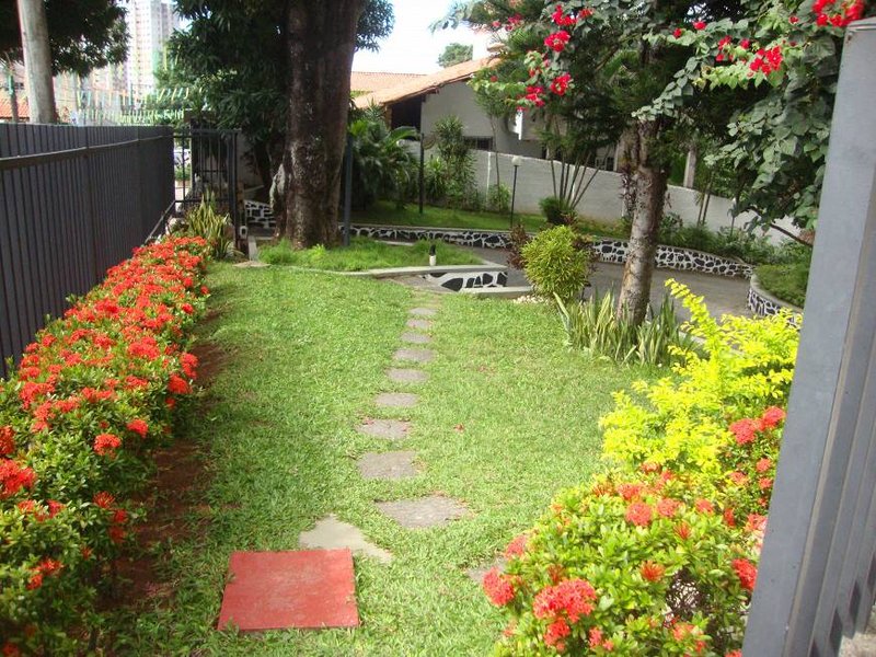 APARTAMENTO NASCENTE 3 QUARTOS SUÍTE DEPENDÊNCIA GARAGEM ELEVADOR À VENDA EM BROTAS Rua Comendador Pereira da Silva Salvador - 