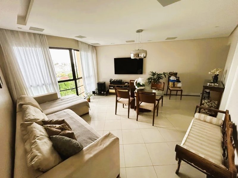 APARTAMENTO NASCENTE 3 QUARTOS SUÍTE DEPENDÊNCIA GARAGEM ELEVADOR À VENDA EM BROTAS Rua Comendador Pereira da Silva Salvador - 