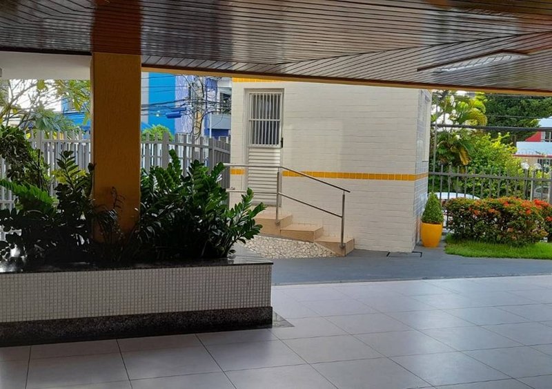 APARTAMENTO NASCENTE 3 QUARTOS SUÍTE DEPENDÊNCIA GARAGEM ELEVADOR À VENDA EM BROTAS Rua Comendador Pereira da Silva Salvador - 