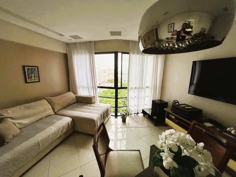 APARTAMENTO NASCENTE 3 QUARTOS SUÍTE DEPENDÊNCIA GARAGEM ELEVADOR À VENDA EM BROTAS Rua Comendador Pereira da Silva Salvador - 