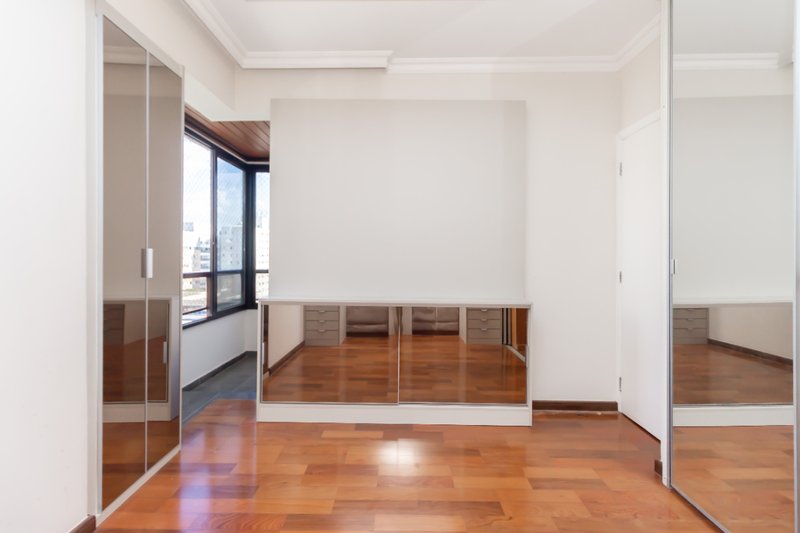 Apartamento 116m² na Vila Mariana 3 dorm 1 suíte 3 vagas Rua Caravelas São Paulo - 