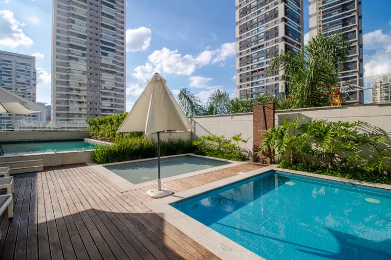 Apartamento 134m² na Cidade Monções 3 suítes 2 vagas Rua Arizona São Paulo - 