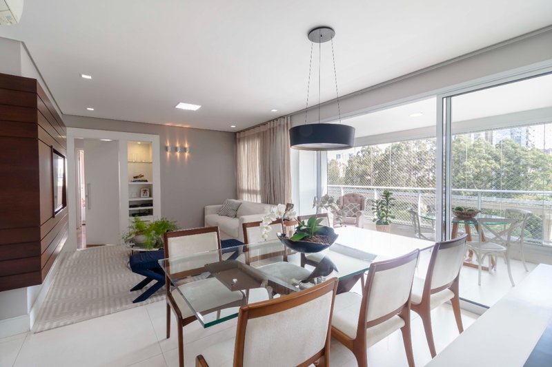 Apartamento 134m² na Cidade Monções 3 suítes 2 vagas Rua Arizona São Paulo - 