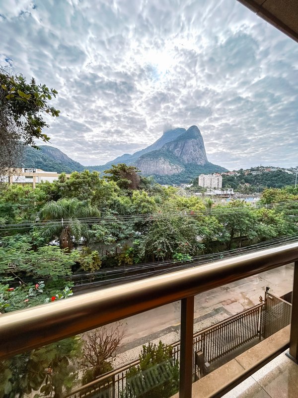Apartamento reformado no Jardim Oceânico - Rio de Janeiro - 