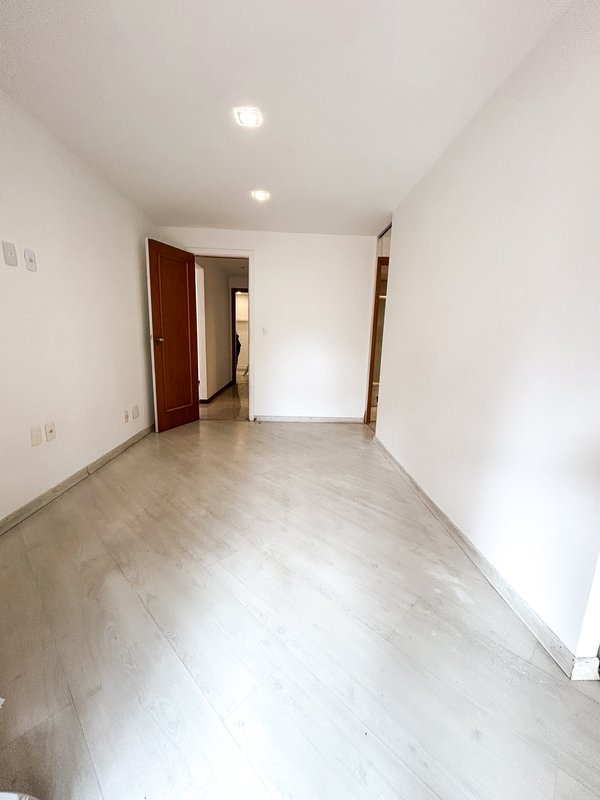 Apartamento reformado no Jardim Oceânico - Rio de Janeiro - 