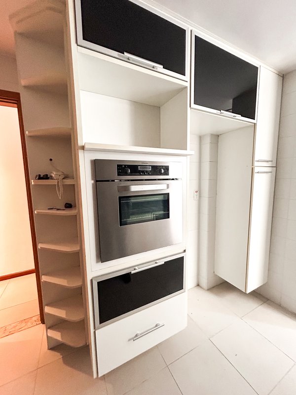 Apartamento reformado no Jardim Oceânico - Rio de Janeiro - 