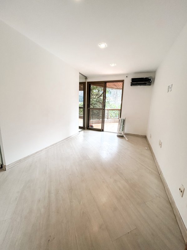 Apartamento reformado no Jardim Oceânico - Rio de Janeiro - 