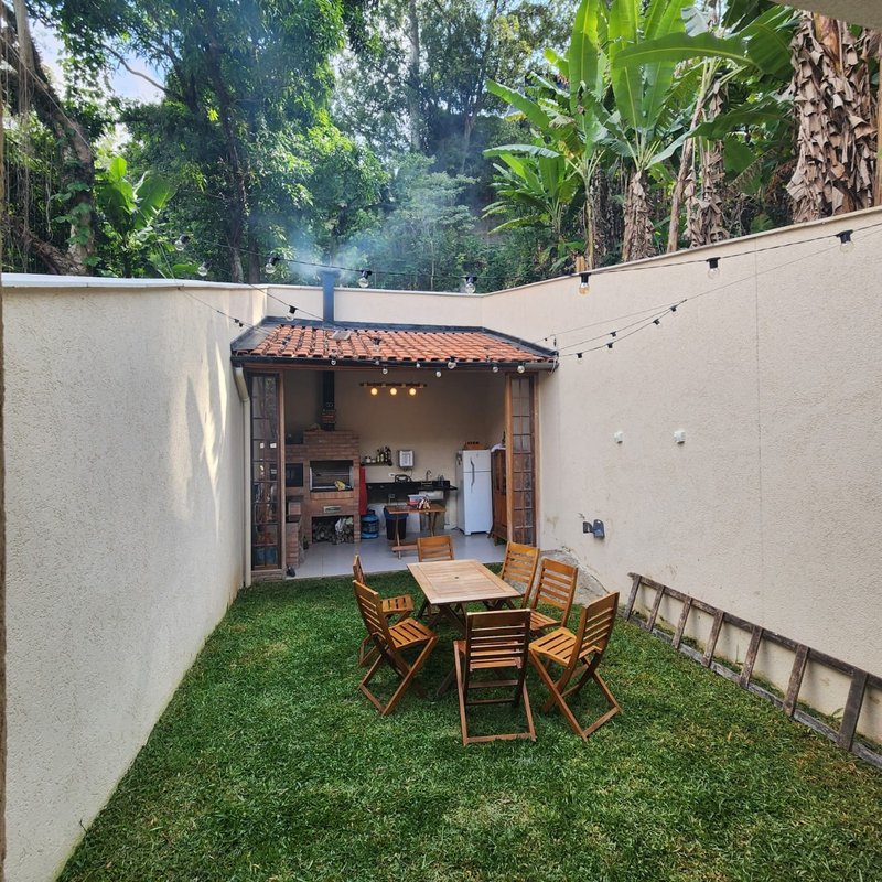 Sobrado 180m² no Tremembé 4 dorm 1 suíte 3 vagas Rua Sino Contra-Meão São Paulo - 