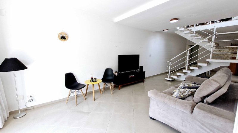 Sobrado 208m² na Parada Inglesa 3 suítes 4 vagas Rua Plínio Pasqui São Paulo - 