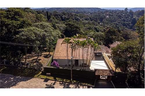 Casa 350m² no Parque Petrópolis 4 dorm 2 suítes 10 vagas Alameda Suécia Mairiporã - 