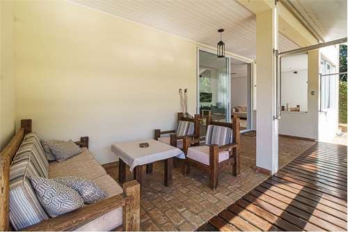 Casa 350m² no Parque Petrópolis 4 dorm 2 suítes 10 vagas Alameda Suécia Mairiporã - 