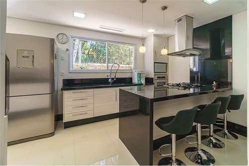 Casa 350m² no Parque Petrópolis 4 dorm 2 suítes 10 vagas Alameda Suécia Mairiporã - 