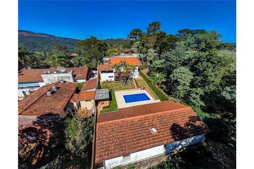 Casa 350m² no Parque Petrópolis 4 dorm 2 suítes 10 vagas Alameda Suécia Mairiporã - 