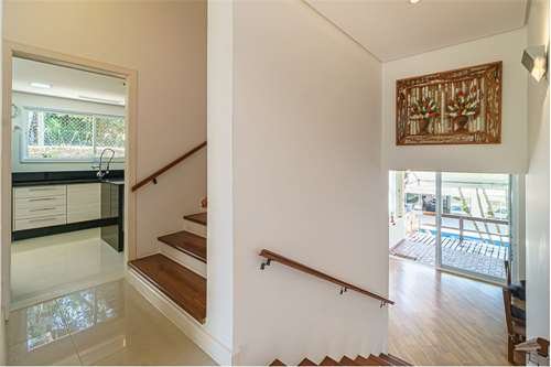 Casa 350m² no Parque Petrópolis 4 dorm 2 suítes 10 vagas Alameda Suécia Mairiporã - 