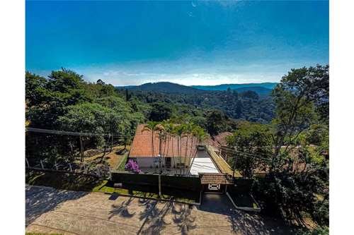 Casa 350m² no Parque Petrópolis 4 dorm 2 suítes 10 vagas Alameda Suécia Mairiporã - 