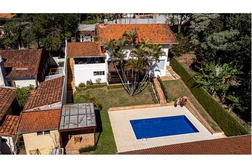 Casa 350m² no Parque Petrópolis 4 dorm 2 suítes 10 vagas Alameda Suécia Mairiporã - 