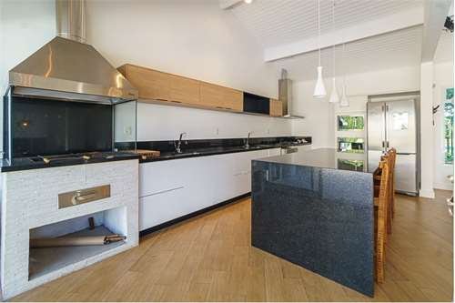 Casa 350m² no Parque Petrópolis 4 dorm 2 suítes 10 vagas Alameda Suécia Mairiporã - 