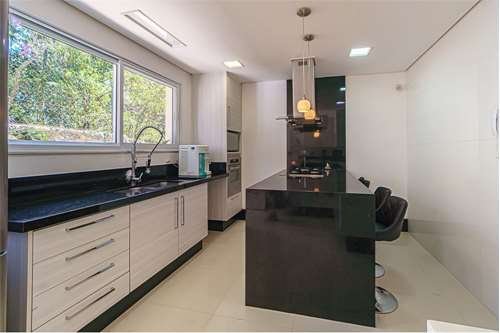 Casa 350m² no Parque Petrópolis 4 dorm 2 suítes 10 vagas Alameda Suécia Mairiporã - 