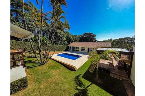 Casa 350m² no Parque Petrópolis 4 dorm 2 suítes 10 vagas Alameda Suécia Mairiporã - 