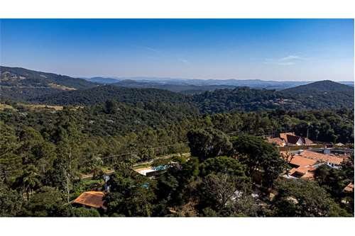 Casa 350m² no Parque Petrópolis 4 dorm 2 suítes 10 vagas Alameda Suécia Mairiporã - 