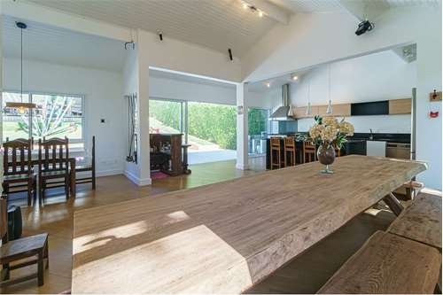 Casa 350m² no Parque Petrópolis 4 dorm 2 suítes 10 vagas Alameda Suécia Mairiporã - 