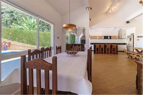 Casa 350m² no Parque Petrópolis 4 dorm 2 suítes 10 vagas Alameda Suécia Mairiporã - 