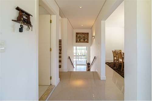 Casa 350m² no Parque Petrópolis 4 dorm 2 suítes 10 vagas Alameda Suécia Mairiporã - 