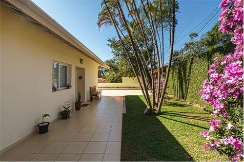 Casa 350m² no Parque Petrópolis 4 dorm 2 suítes 10 vagas Alameda Suécia Mairiporã - 