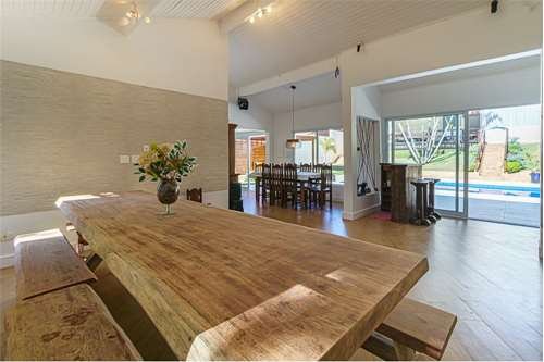 Casa 350m² no Parque Petrópolis 4 dorm 2 suítes 10 vagas Alameda Suécia Mairiporã - 